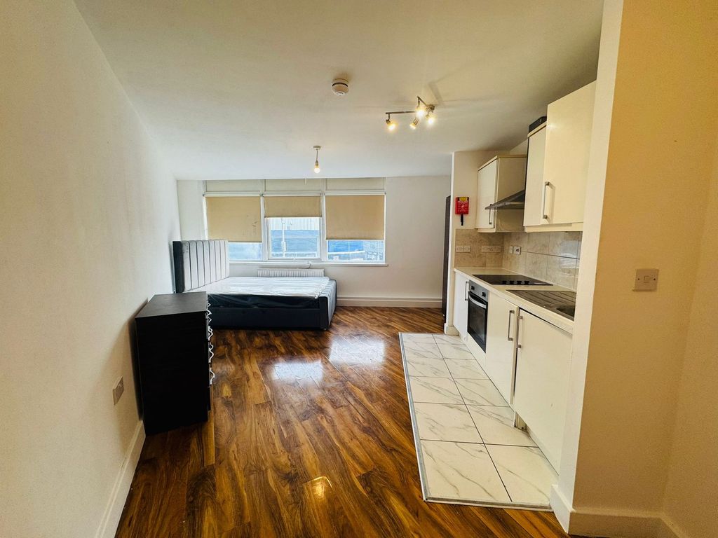Property photo 2 of 6