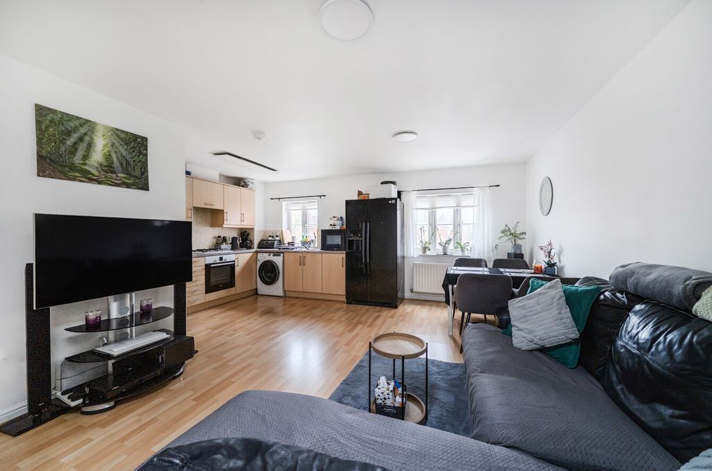 Property photo 3 of 13 1386127-8-692d6Ca...