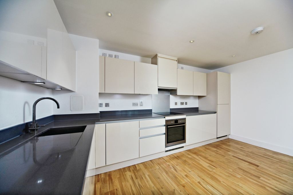 Property photo 2 of 20