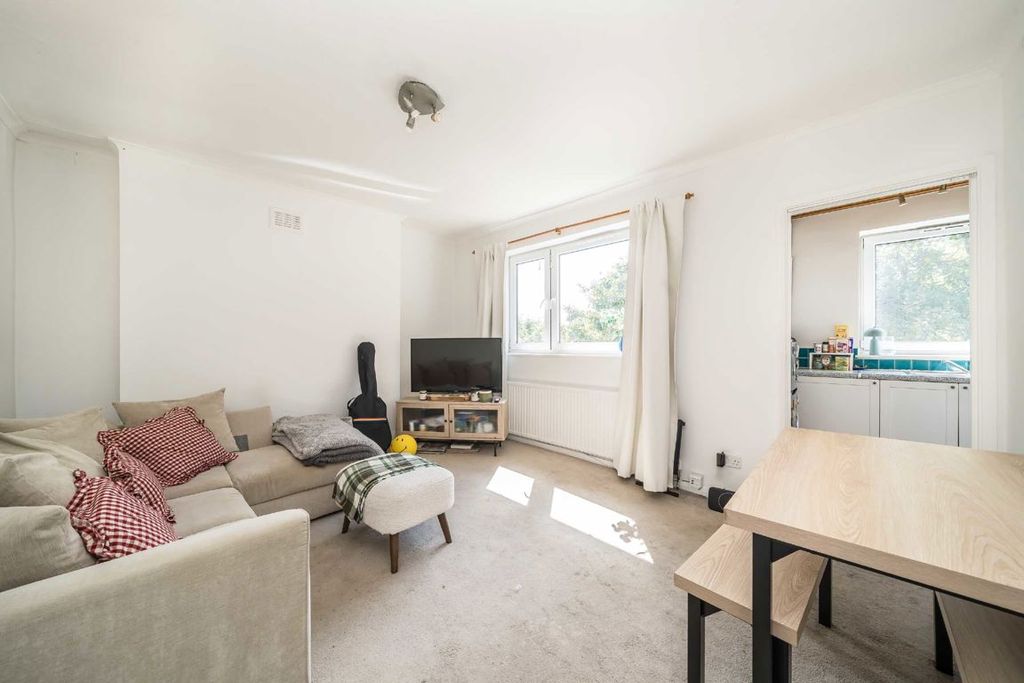 Property photo 2 of 6