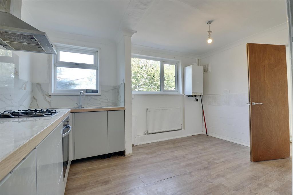Property photo 3 of 16 Dddf9Df1-3D1F-4332-8D7C-C94B1Ff37351_1_201_A.Jpeg