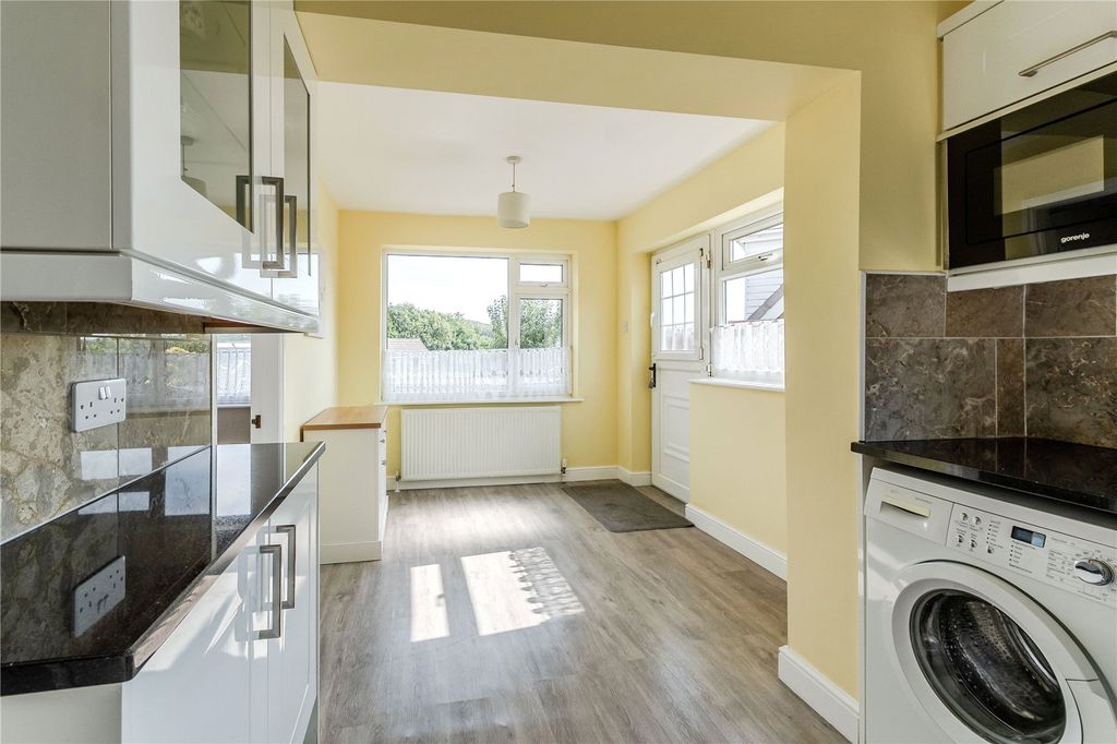 Property photo 3 of 19 Kitchen