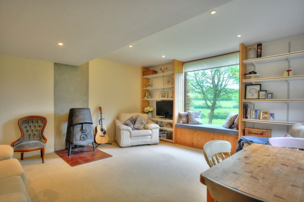 Property photo 2 of 8 573-Hr-6
