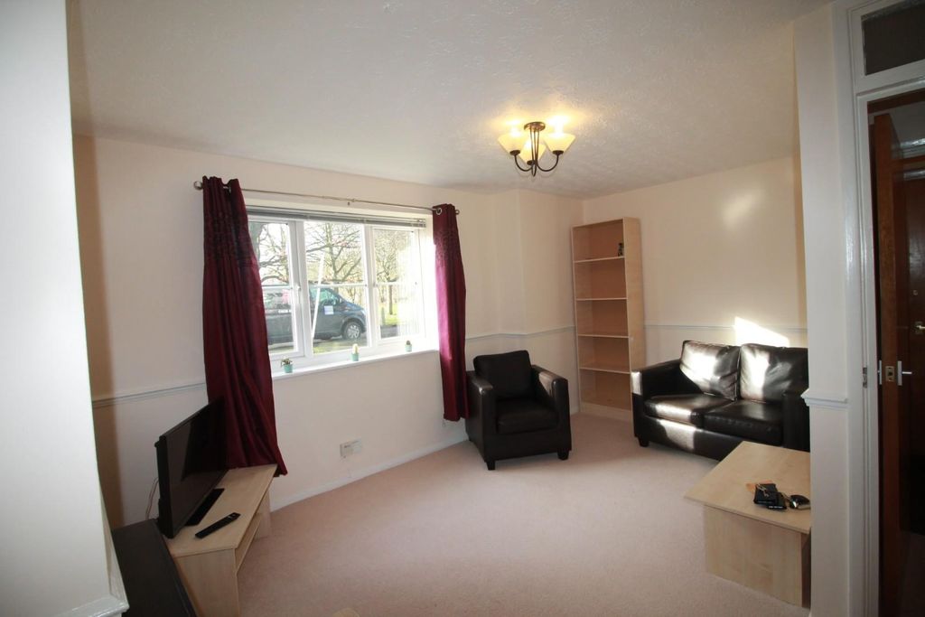 Property photo 3 of 7 Lounge.Jpg