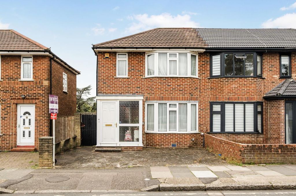 Property photo 1 of 14 Davidson Frost-Wellings, Dfw, Honeypot Lane, Stanm