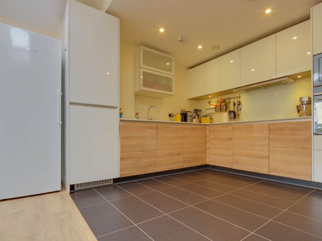 Property photo 3 of 7 Kitchen
