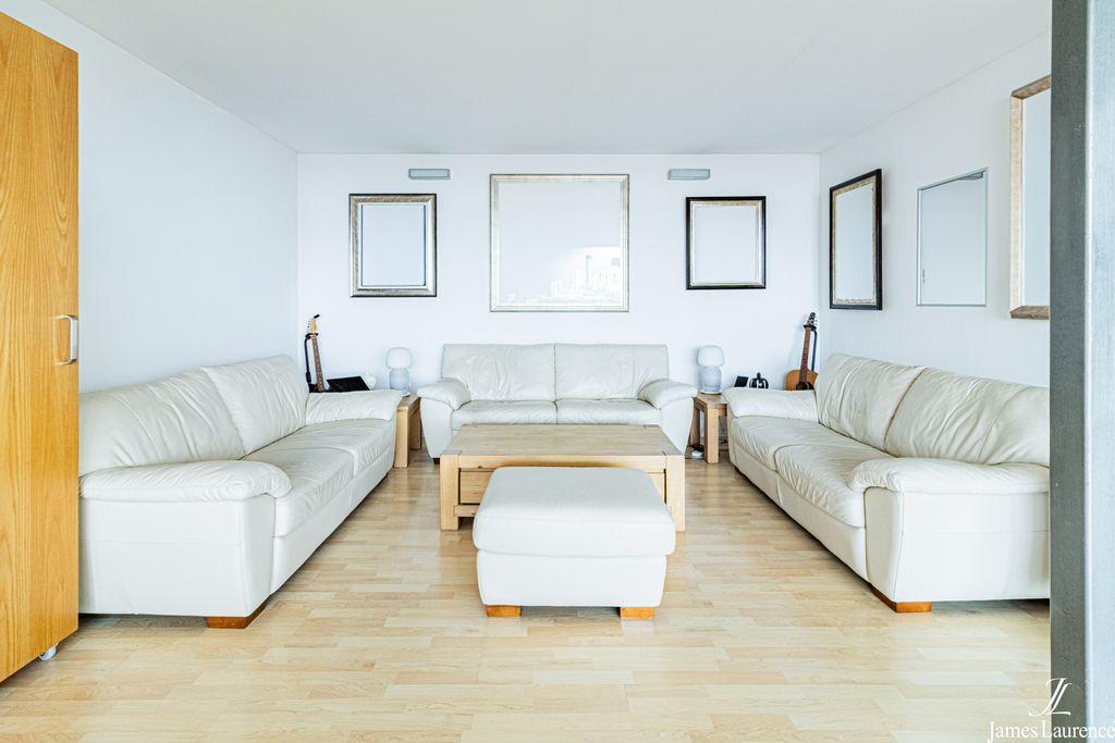 Property photo 2 of 31