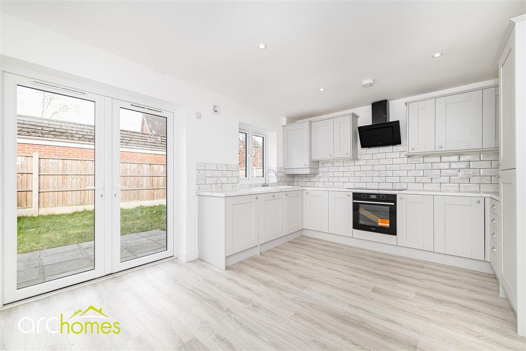 Property photo 3 of 23 Slacky-3.Jpg