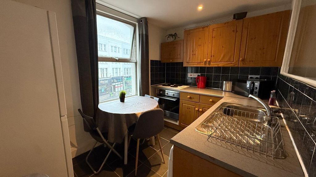 Property photo 3 of 14 Photo 4