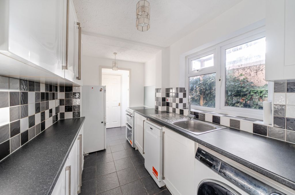 Property photo 3 of 11 1399900-16-697c91...