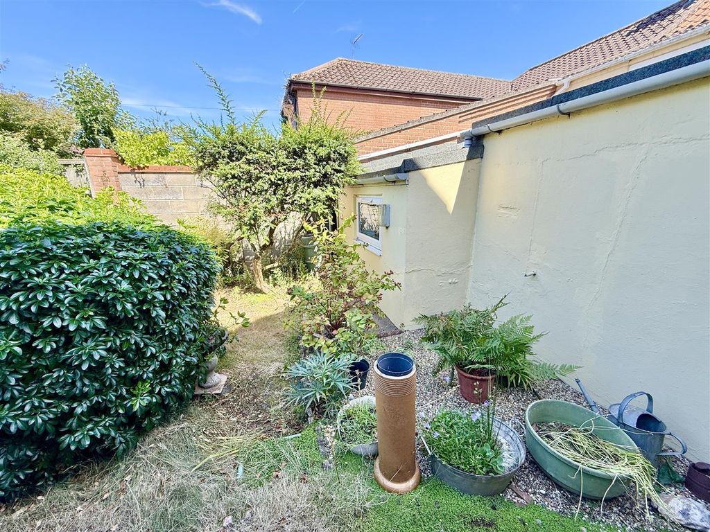 Property photo 3 of 21 Garden