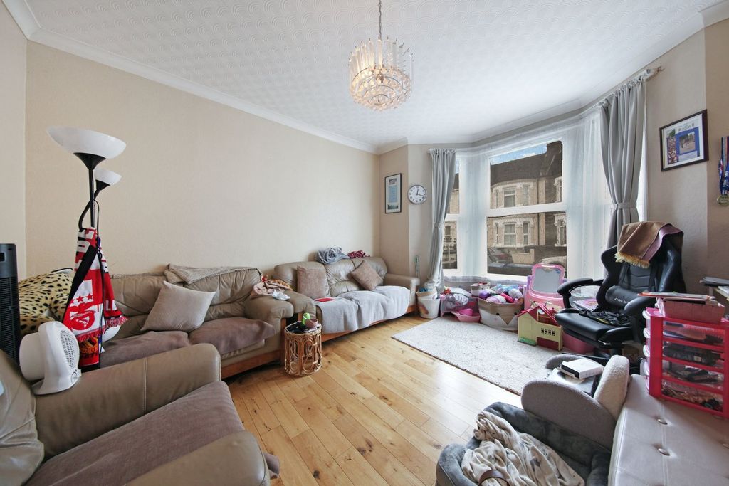 Property photo 2 of 11