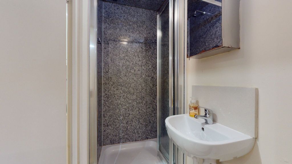 Property photo 3 of 7 Bathroom