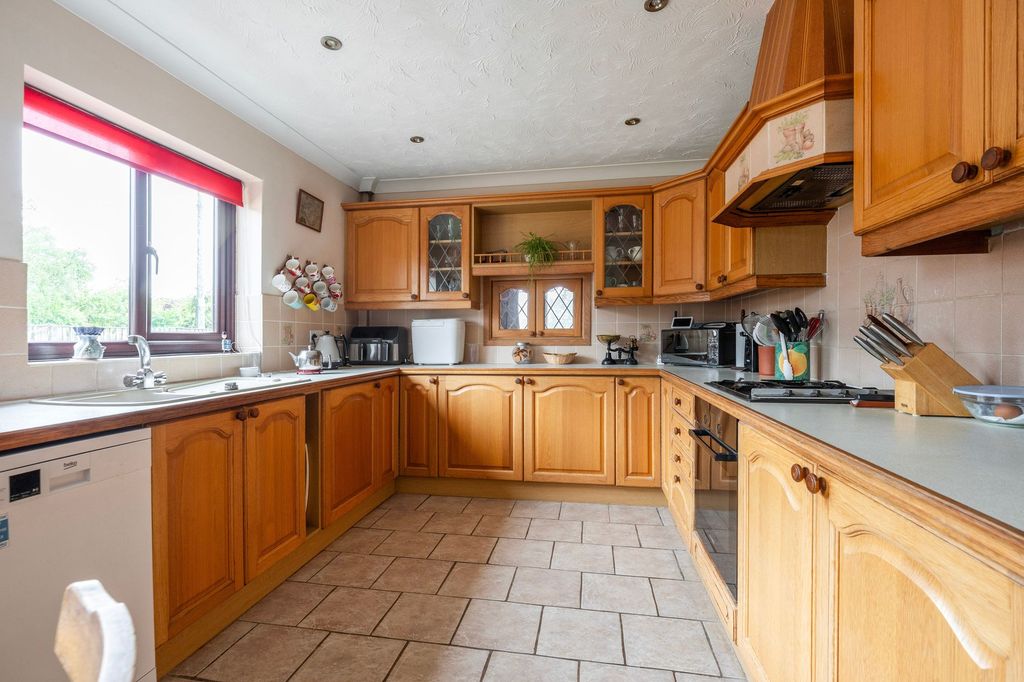 Property photo 3 of 27