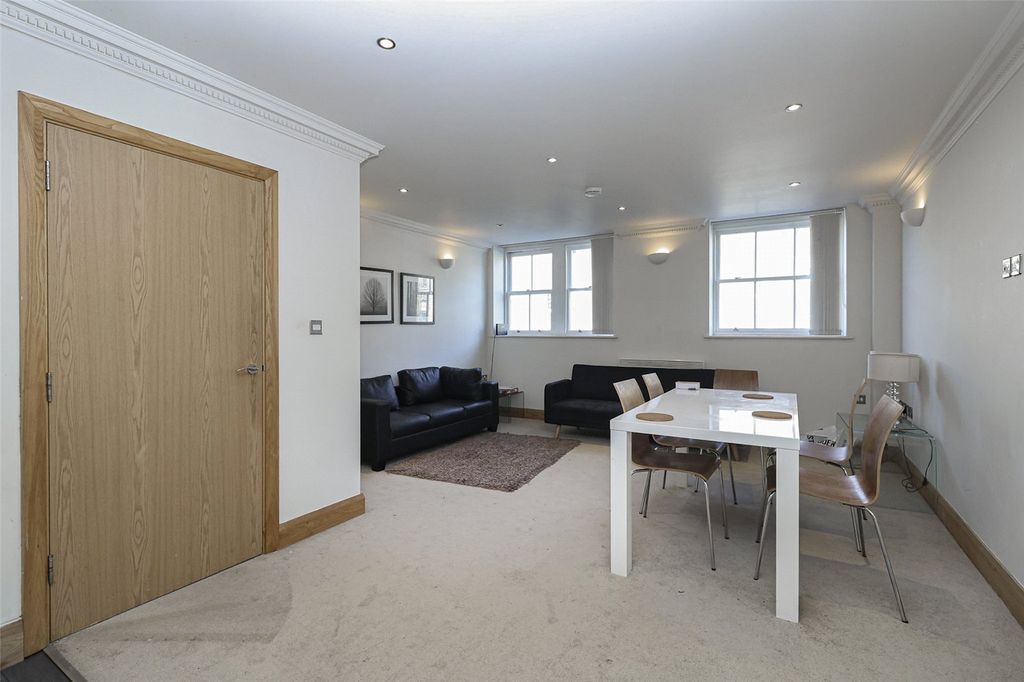 Property photo 2 of 19 Picture No. 04