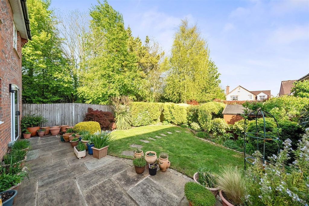 Property photo 2 of 19 Garden