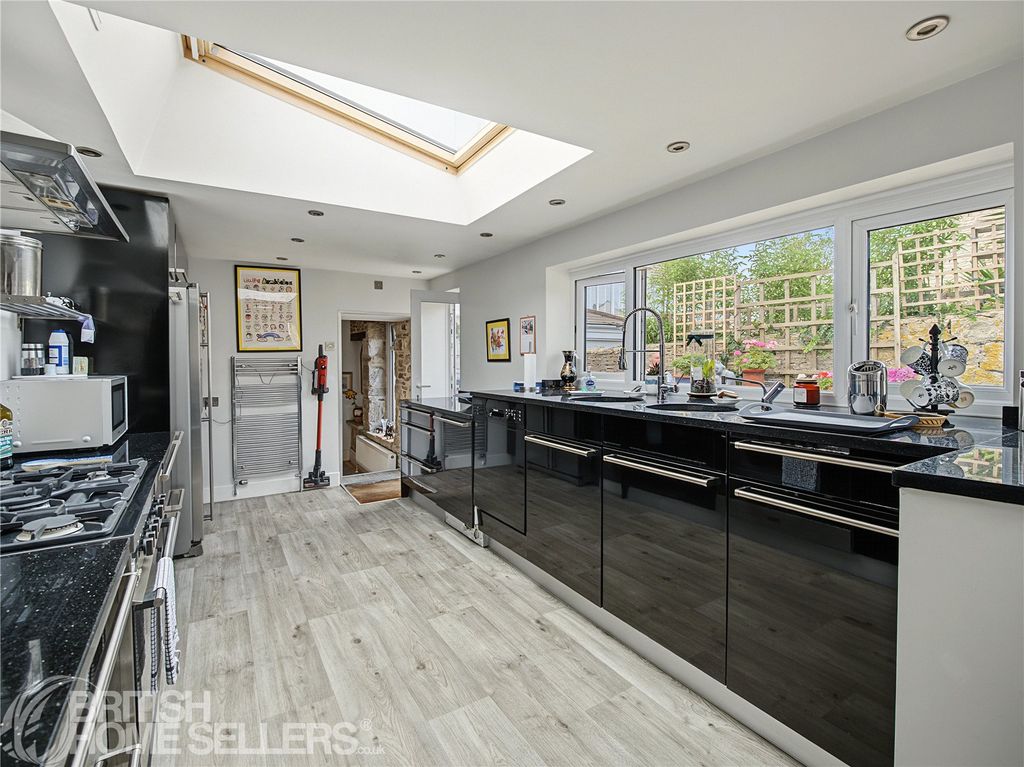 Property photo 3 of 16 Picture No. 06
