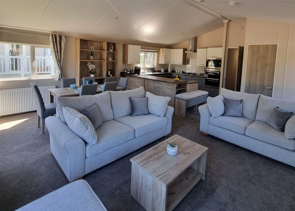 Property photo 3 of 7 Lounge