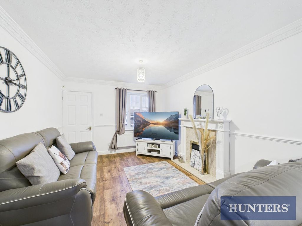 Property photo 3 of 18 Living Room