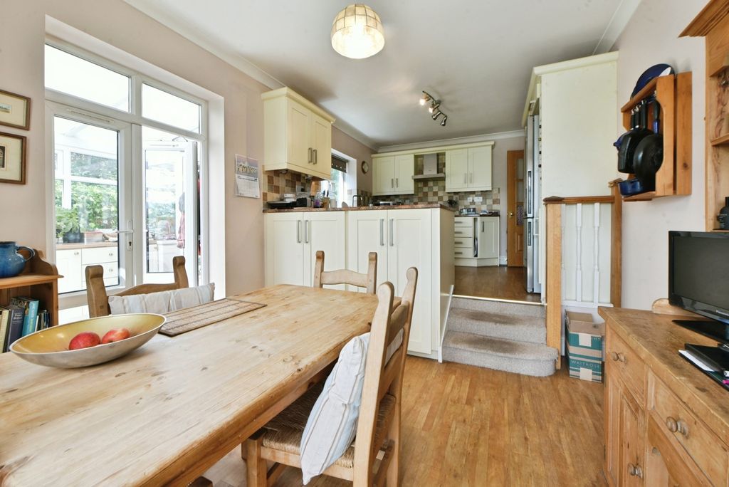 Property photo 2 of 18 Dining Kitchen