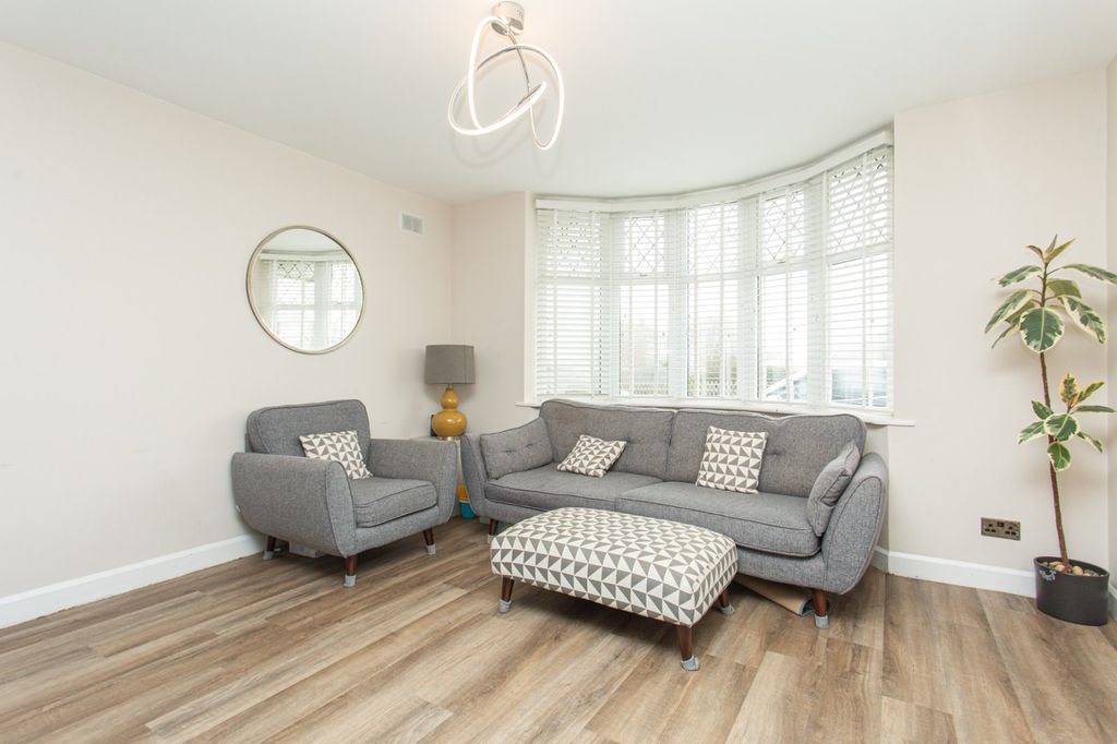 Property photo 3 of 14 Picture 3