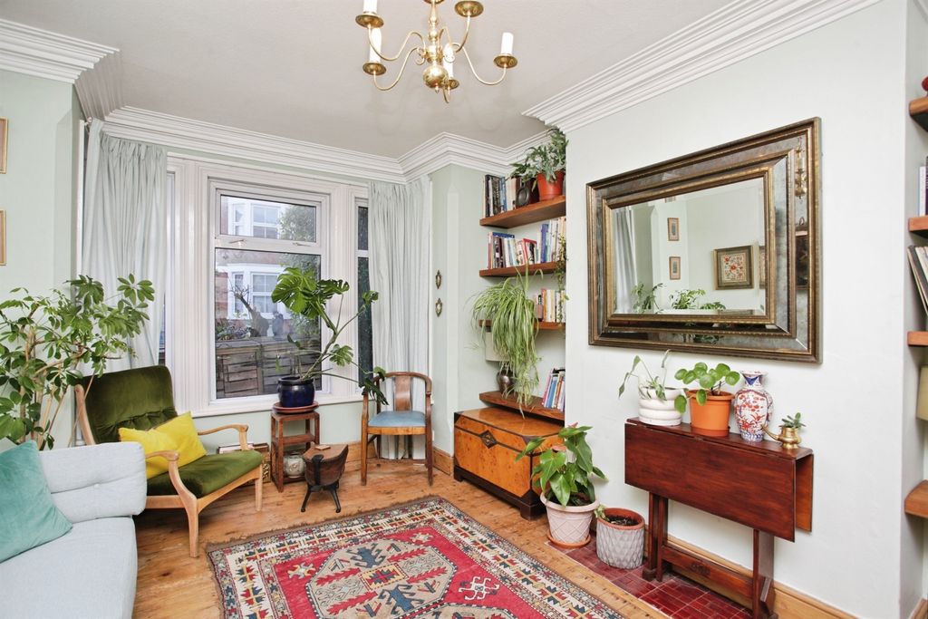 Property photo 2 of 20