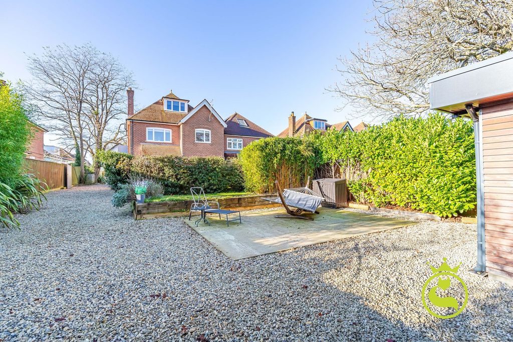 Property photo 3 of 28