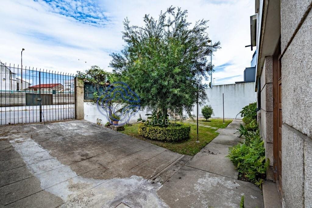 Property photo 2 of 28