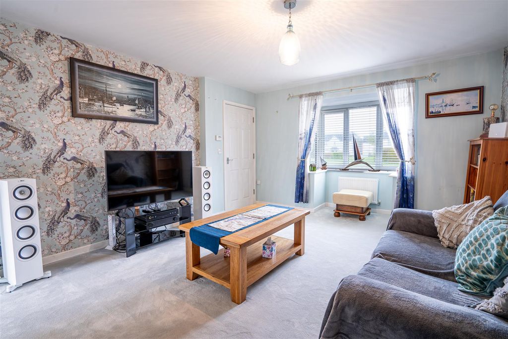 Property photo 3 of 19