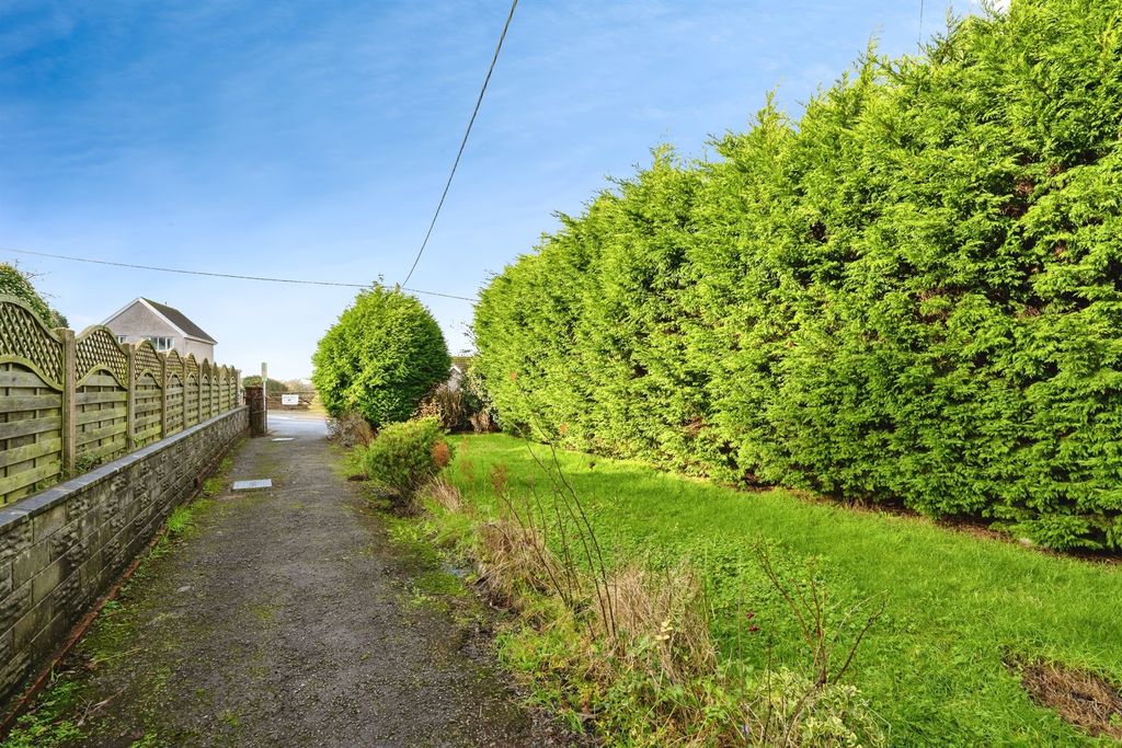 Property photo 2 of 20