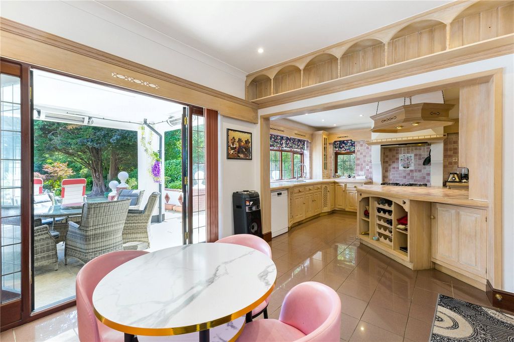 Property photo 2 of 21 Kitchen/B'fast Room