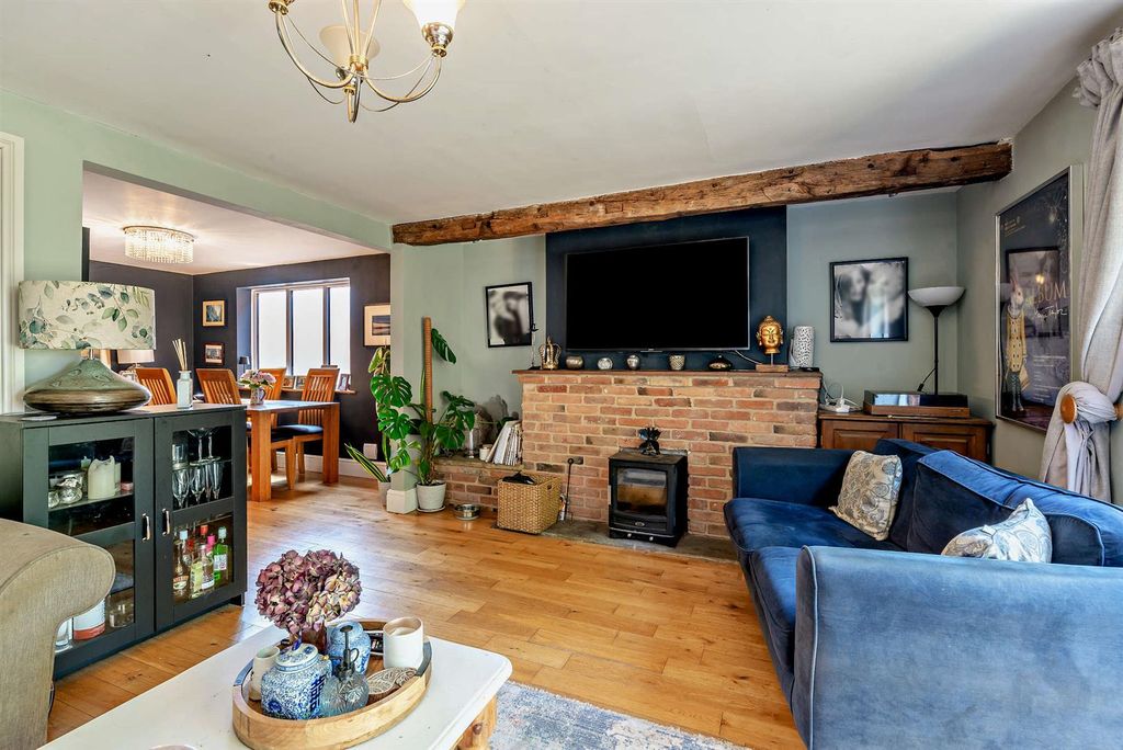 Property photo 2 of 27 8660165-Interior31-800.Jpg