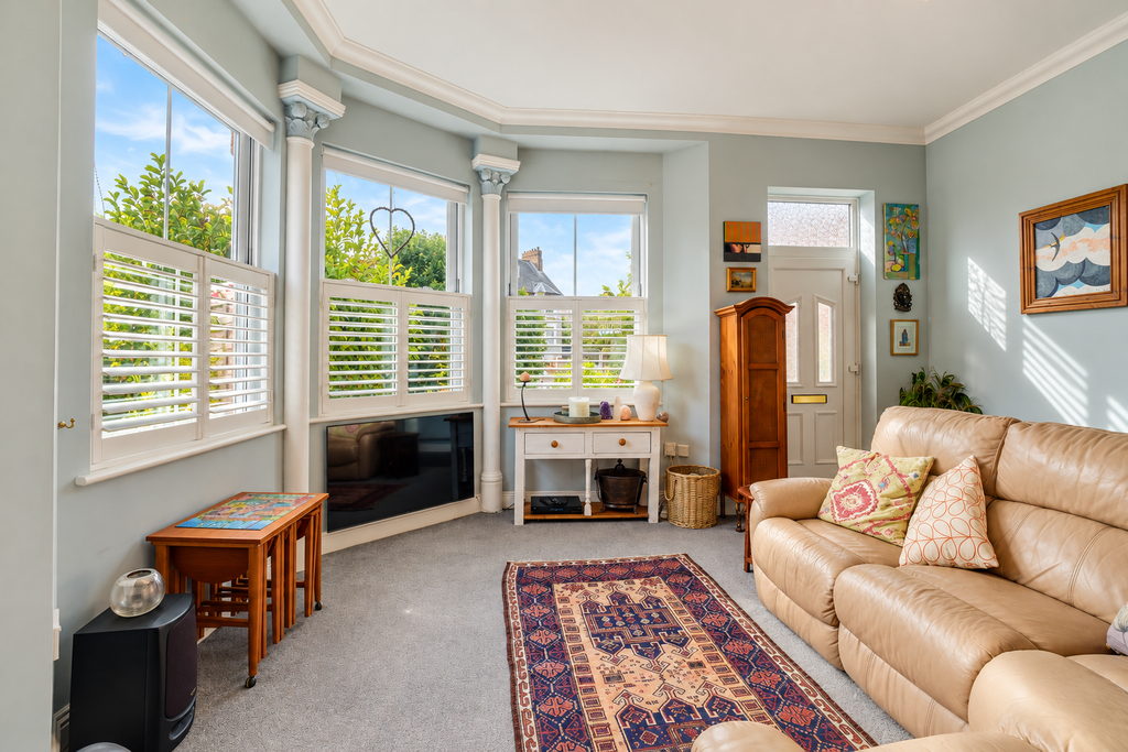 Property photo 3 of 17 008