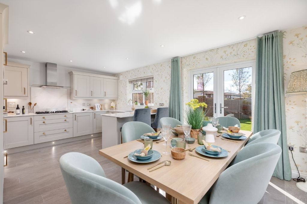 Property photo 3 of 16 Dining Area