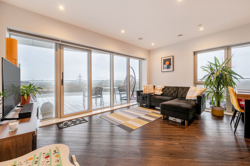 Property photo 2 of 11 Living Room