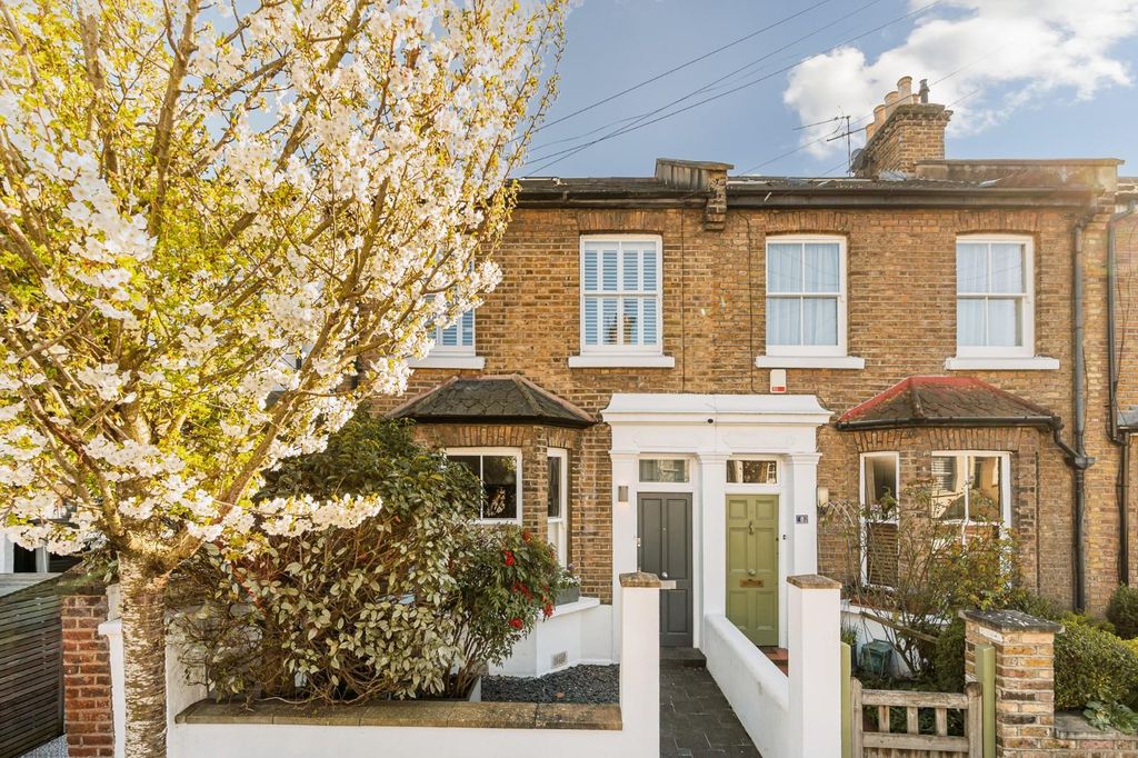 Property photo 3 of 19 10 Saville Road-1.Jpg