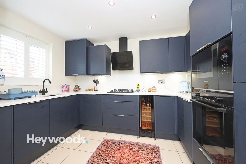 Property photo 2 of 43