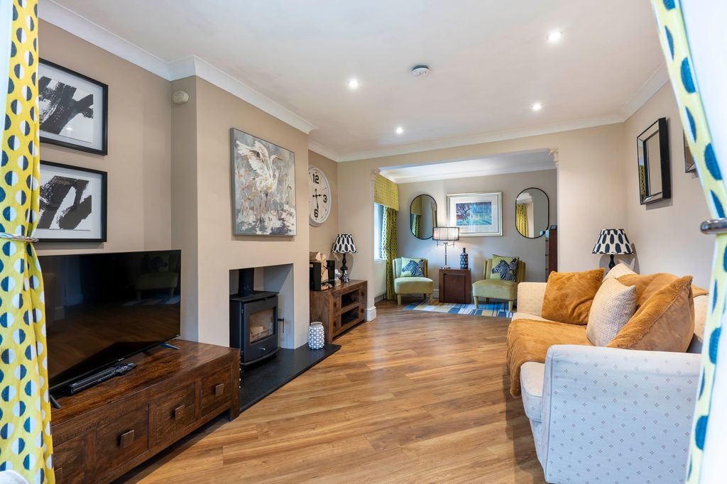 Property photo 2 of 18