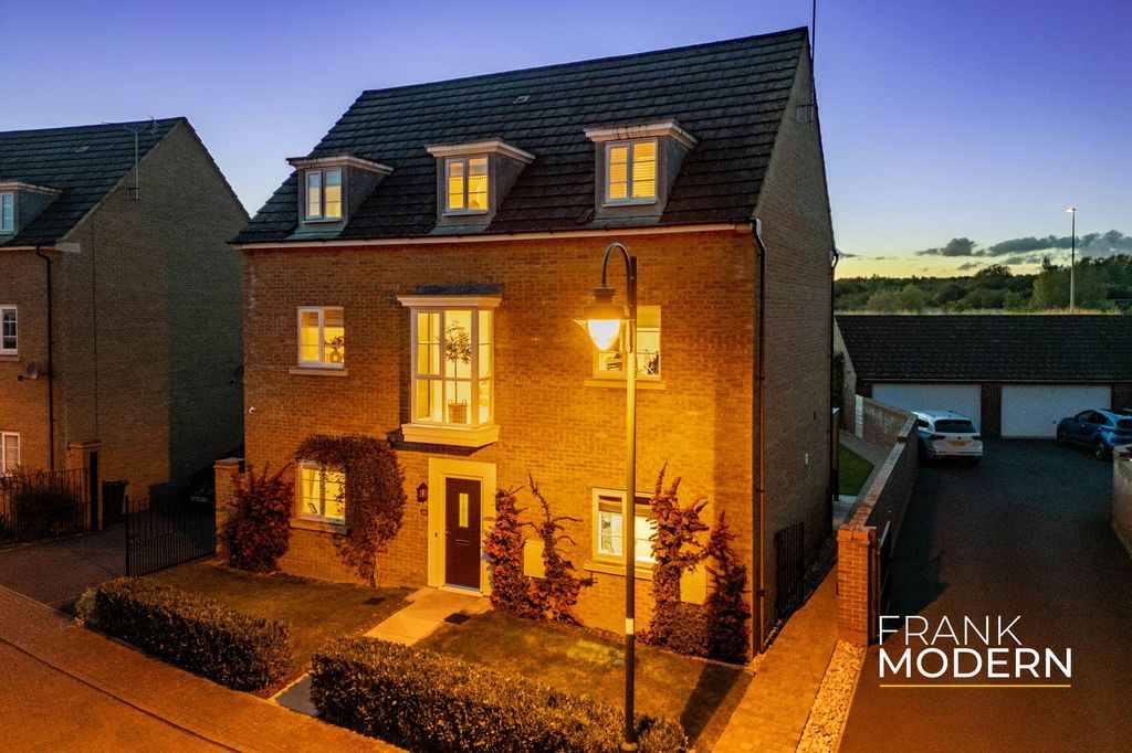 Property photo 1 of 74 Dusk