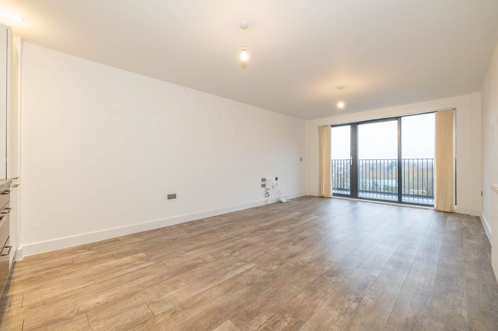 Property photo 3 of 13 Picture 3