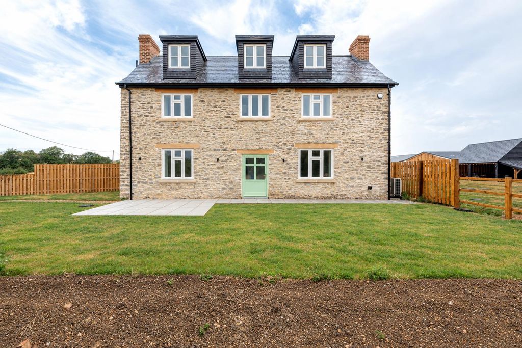 Property photo 1 of 17 External