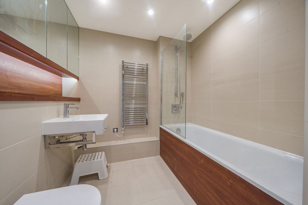 Property photo 3 of 26 Bathroom