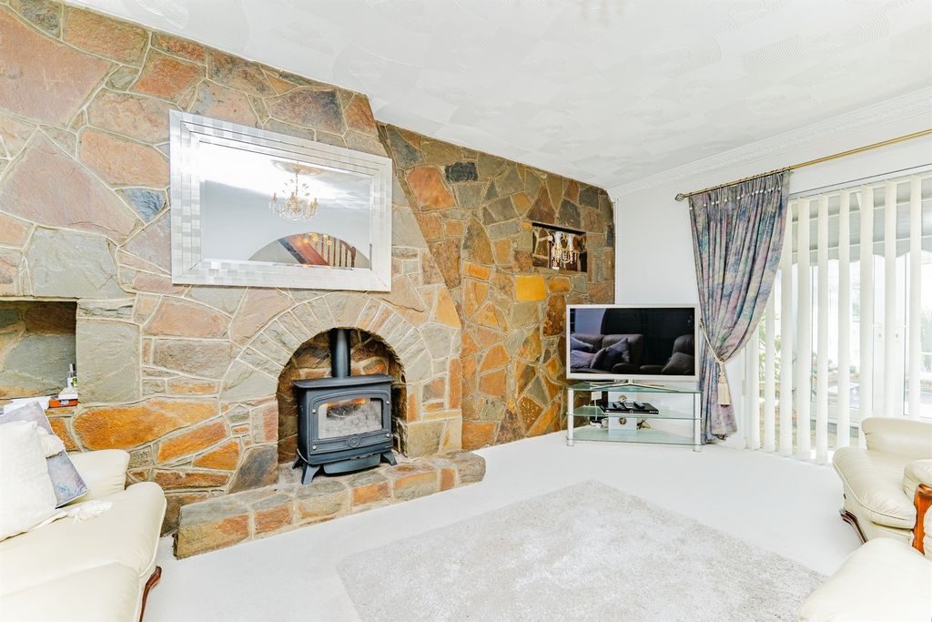 Property photo 2 of 34