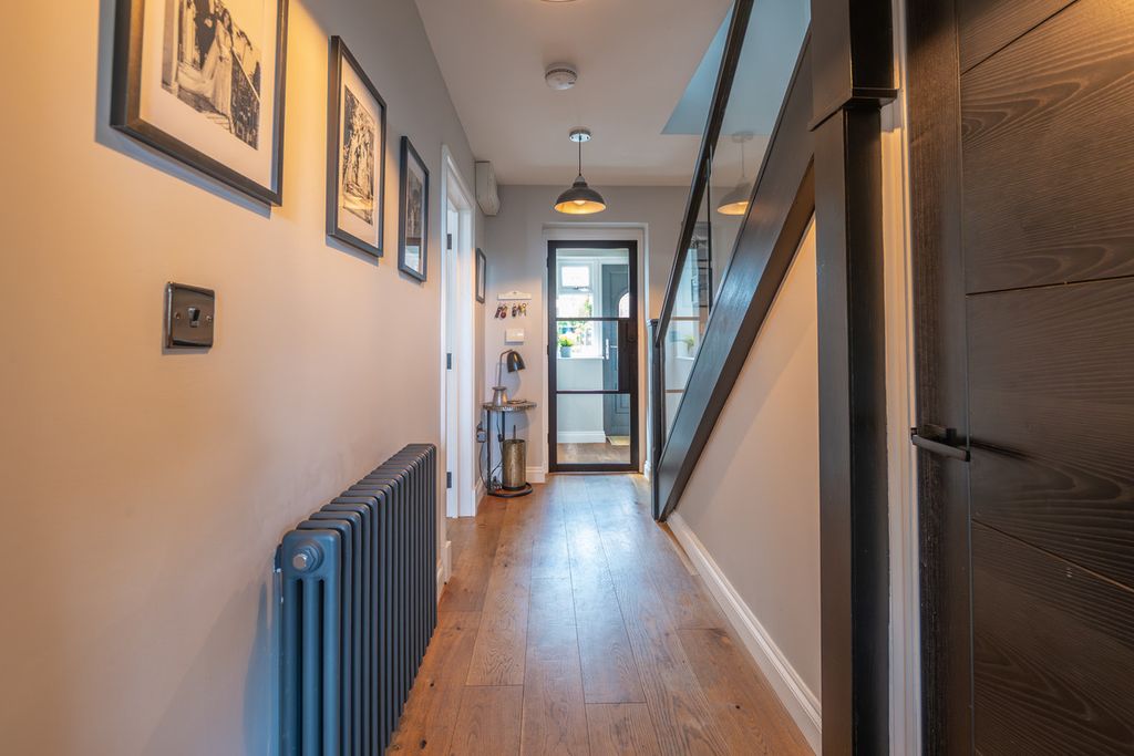 Property photo 2 of 23