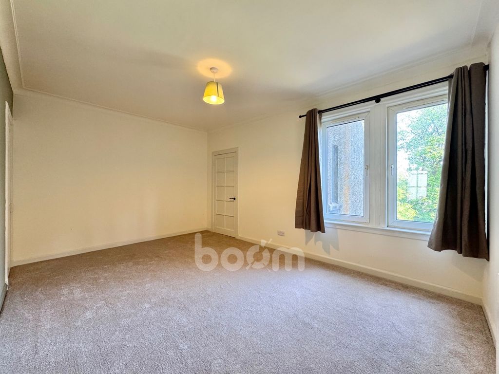 Property photo 3 of 23 Eglinton Street, Beith Lounge Pic