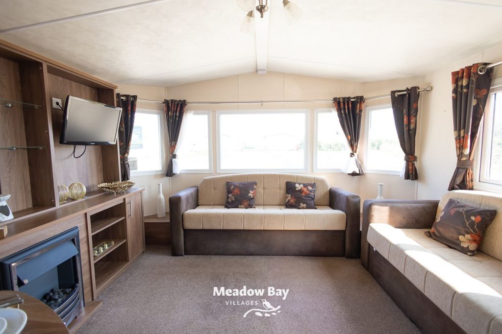 Property photo 2 of 18 2013 Delta Seabreeze 35x12 2B 41.Jpg