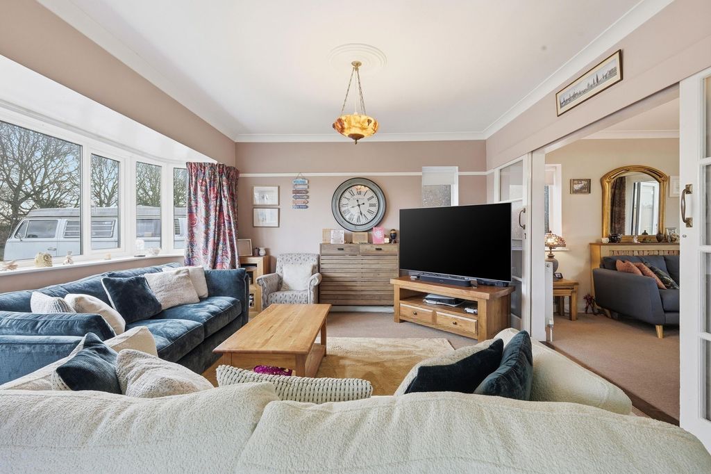 Property photo 2 of 31