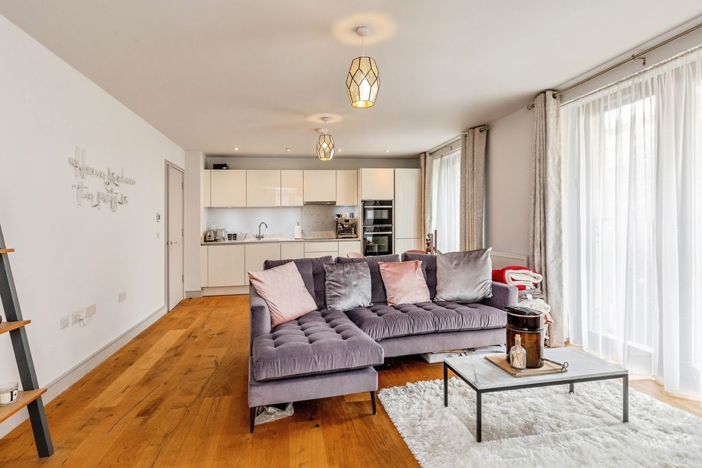Property photo 2 of 10 Pbox-Img.Jpg