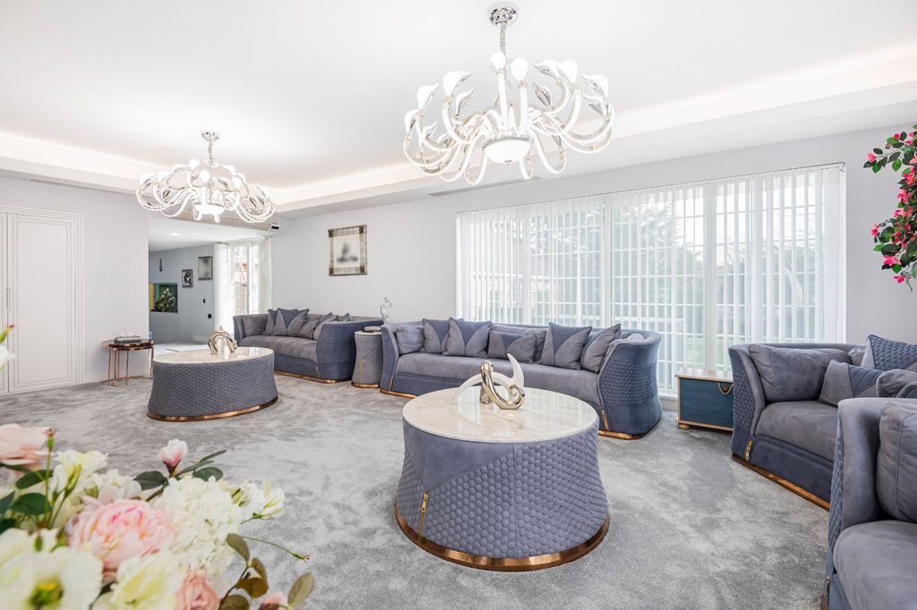 Property photo 2 of 32 Picture No. 67