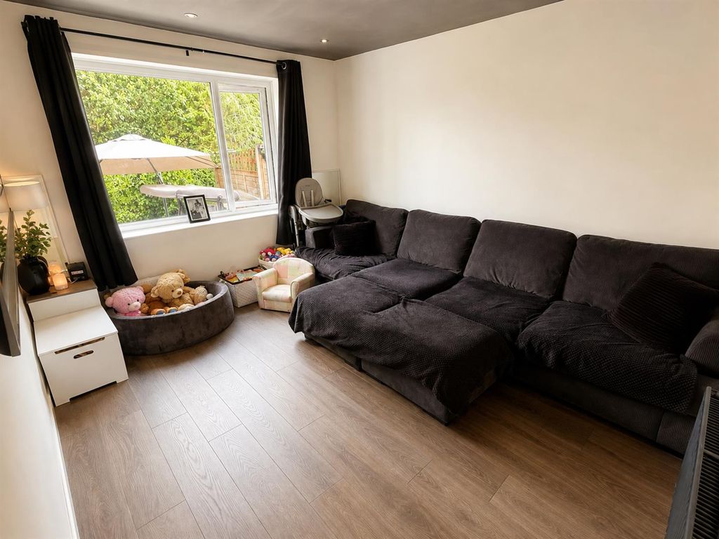 Property photo 2 of 9 Lounge.Png